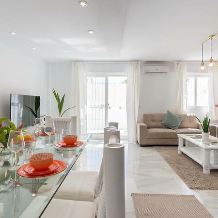 Benalmadena: Adosado Con Piscina Y Jardinヴィラ エクステリア 写真