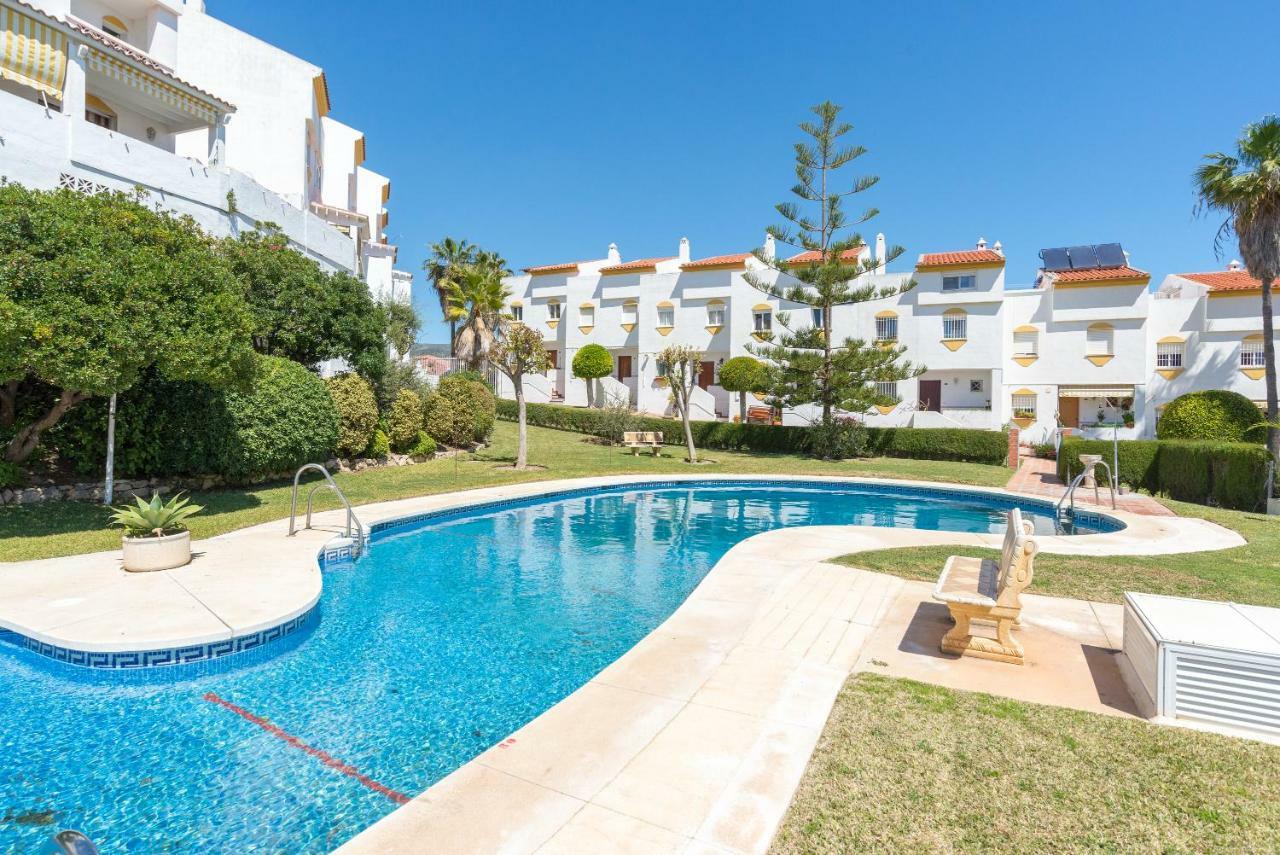 Benalmadena: Adosado Con Piscina Y Jardinヴィラ エクステリア 写真