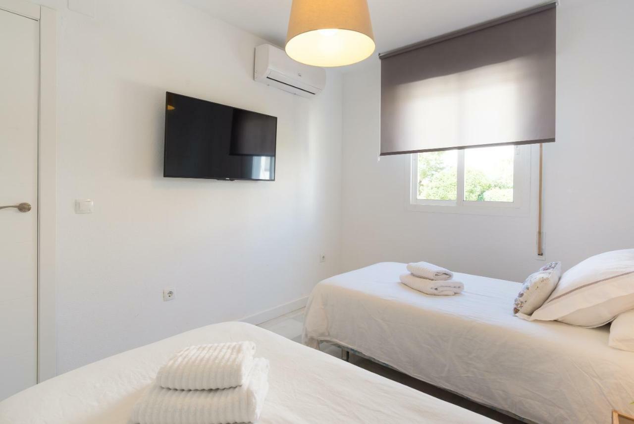 Benalmadena: Adosado Con Piscina Y Jardinヴィラ エクステリア 写真